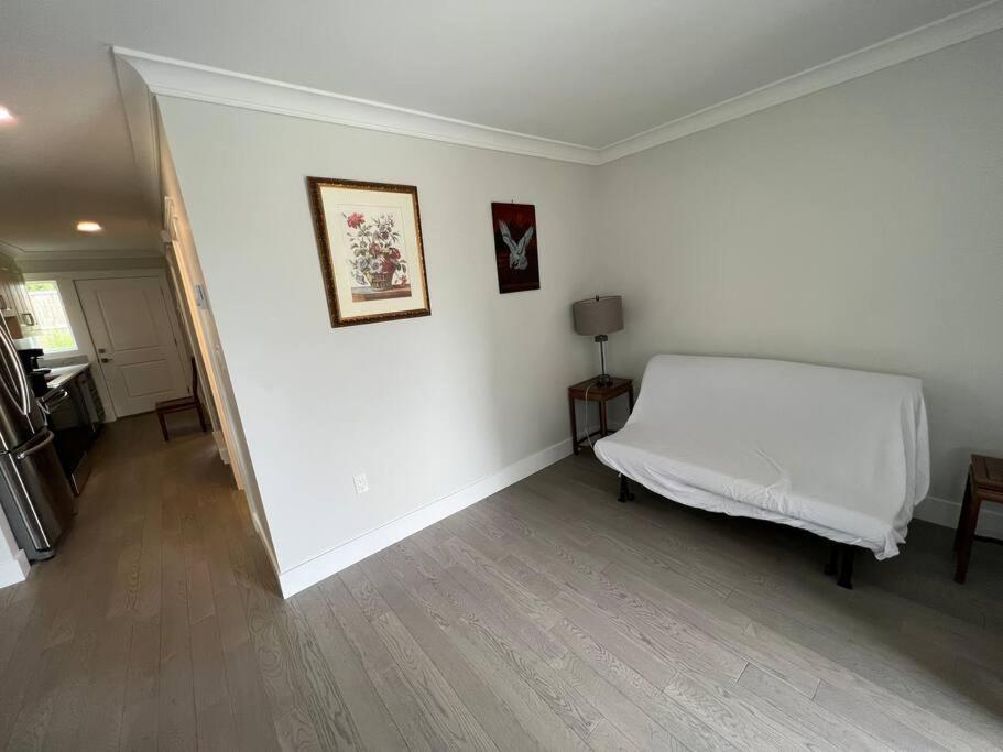 Brand New Constructed 1-Bedroom Townhouse 던컨 외부 사진